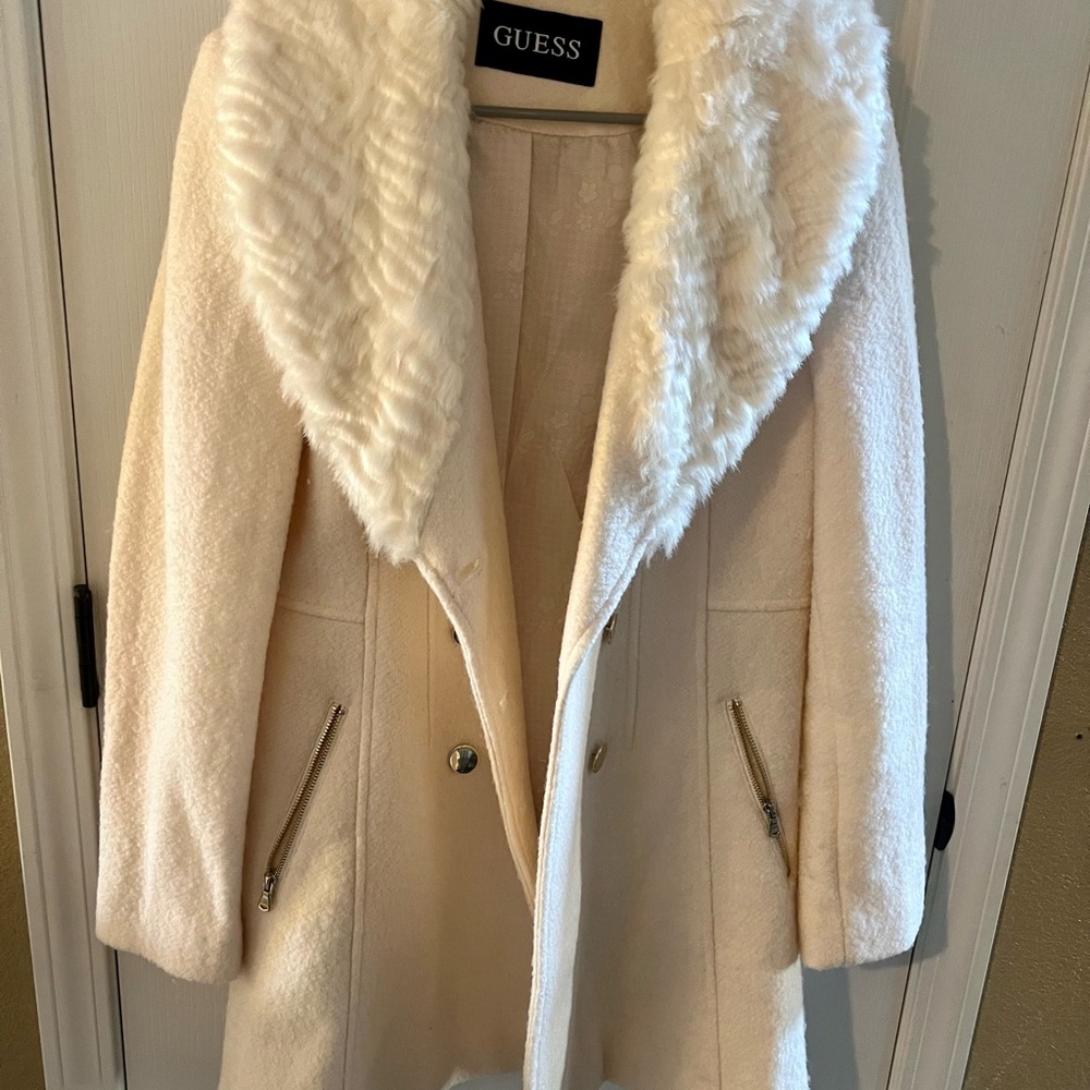 Beautiful brand new without tags Guess coat white with the fur